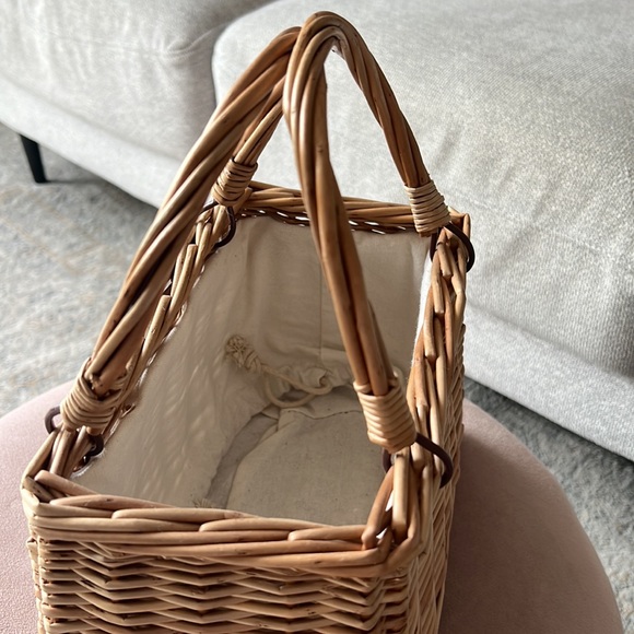 Beautiful Wicker Basket - Picture 4 of 8